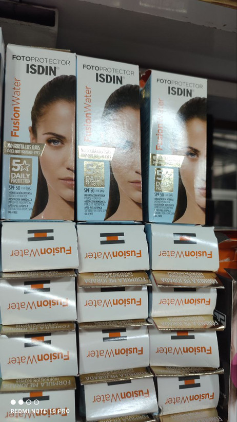 ضدآفتاب فیوژن واتر SPF 50 ایزدین
